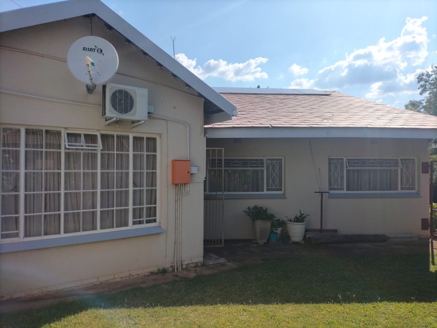 4 Bedroom Property for Sale in Wilkoppies North West